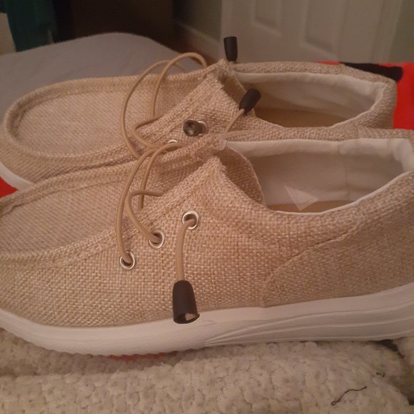 Brand new pair of shoes never have been worn - Picture 2 of 2